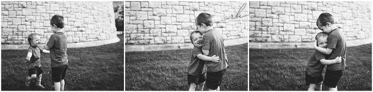 brothers hugging | Chicago child photographer
