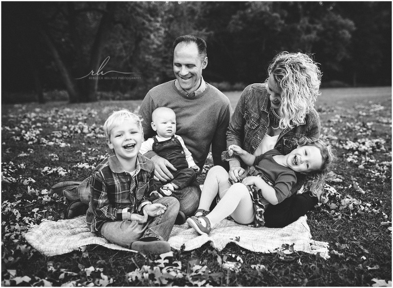Family laughing photo | Chicago Family Photographer