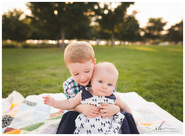 Sibling photos | Chicago child photographer | Rebecca Hellyer Photography